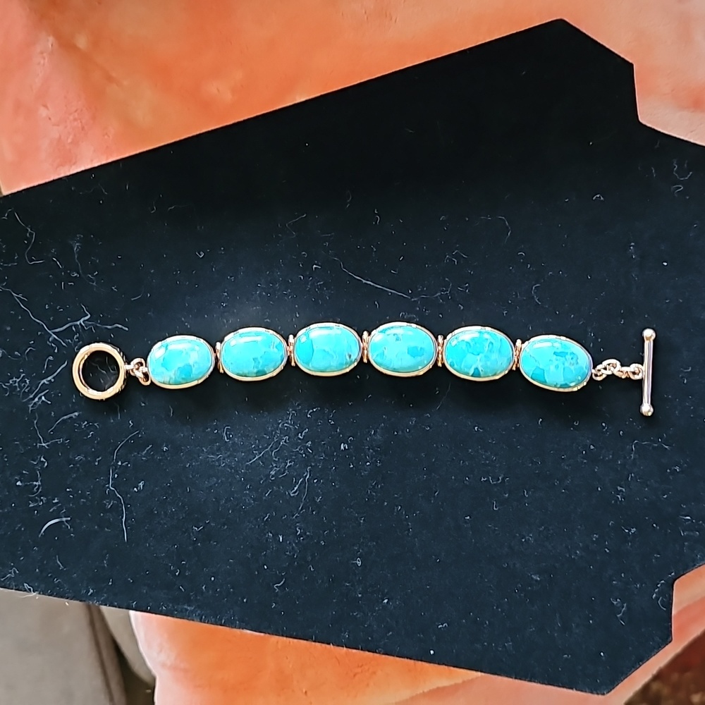 Oval cabochon turquoise copper bracelet. Has a matching ring!